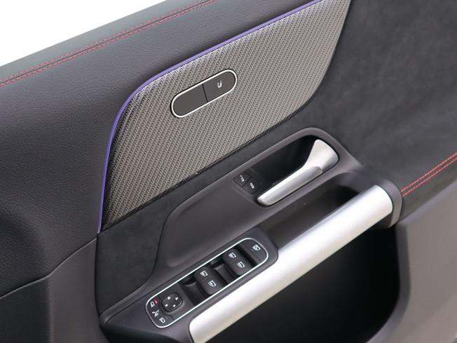 Mercedes-Benz GLA Photo 33