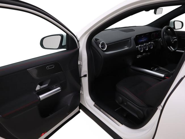 Mercedes-Benz GLA Photo 39