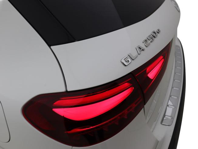 Mercedes-Benz GLA Photo 40