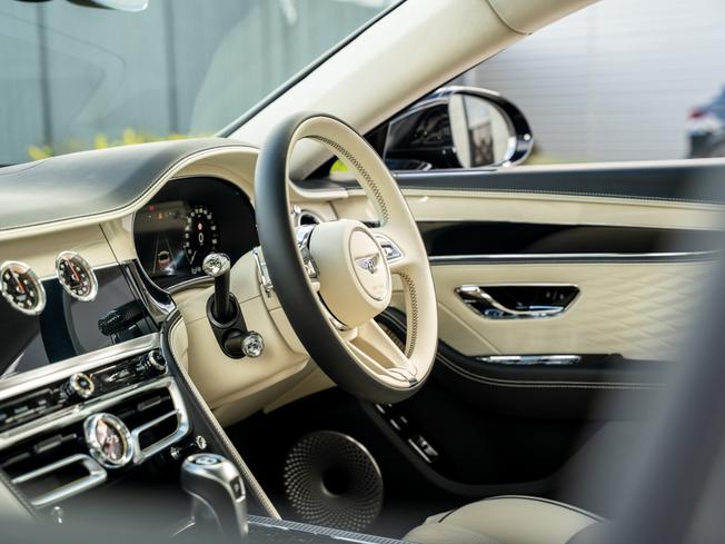 BENTLEY Flying Spur Photo 12