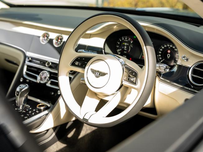 BENTLEY Flying Spur Photo 17