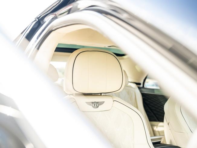 BENTLEY Flying Spur Photo 32
