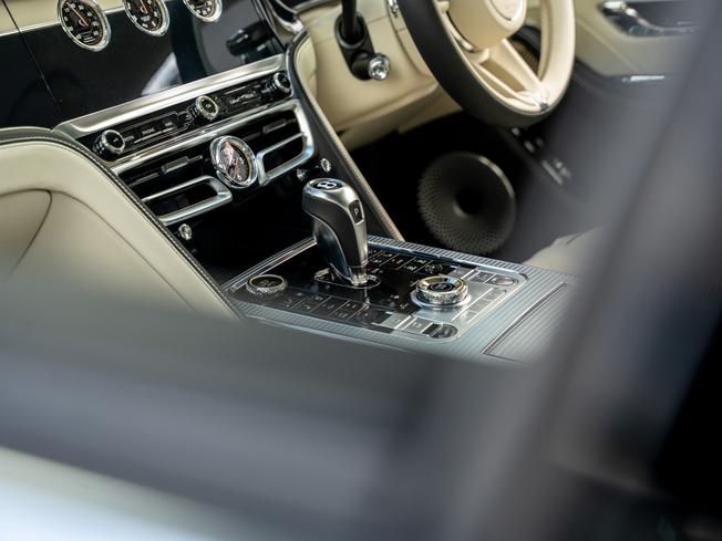 BENTLEY Flying Spur Photo 34