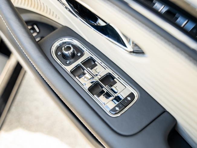 BENTLEY Flying Spur Photo 38