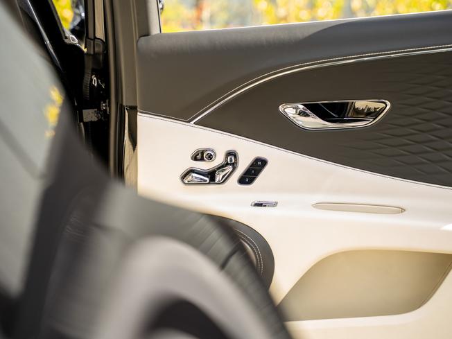 BENTLEY Flying Spur Photo 39