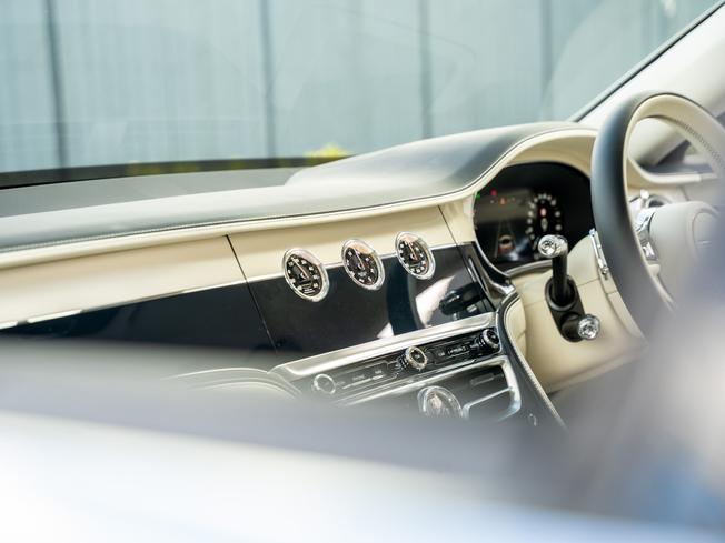 BENTLEY Flying Spur Photo 42