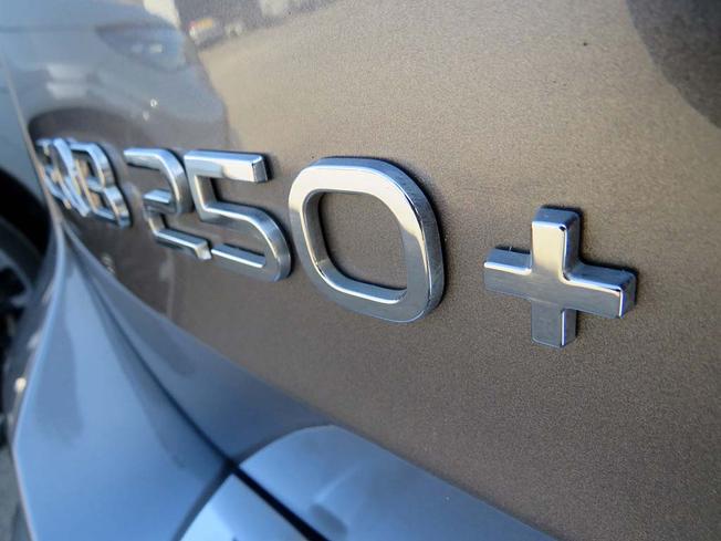 MERCEDES-BENZ Eqb Photo 17