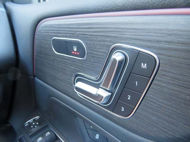 MERCEDES-BENZ Eqb Photo 25