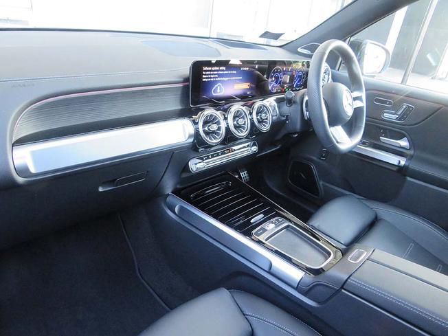 MERCEDES-BENZ Eqb Photo 3