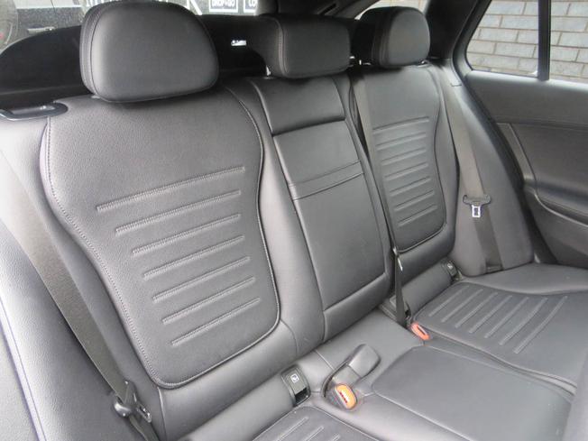 MERCEDES-BENZ C Class Photo 8