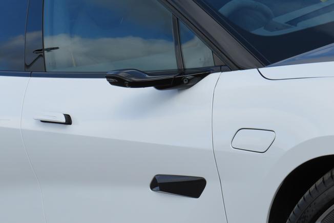 LOTUS Eletre Photo 13