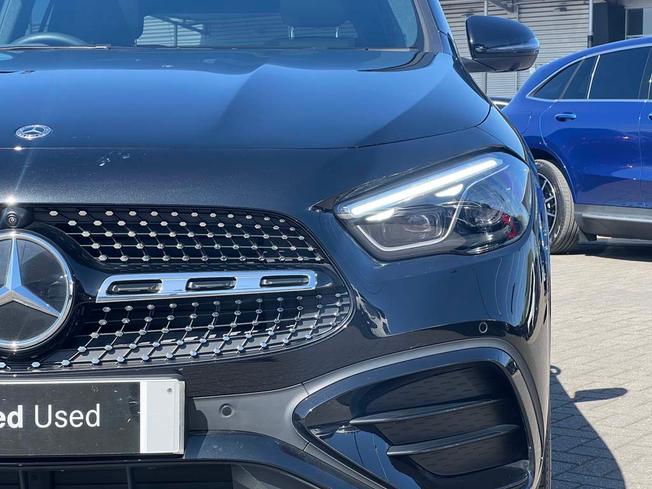 MERCEDES-BENZ GLA Photo 18