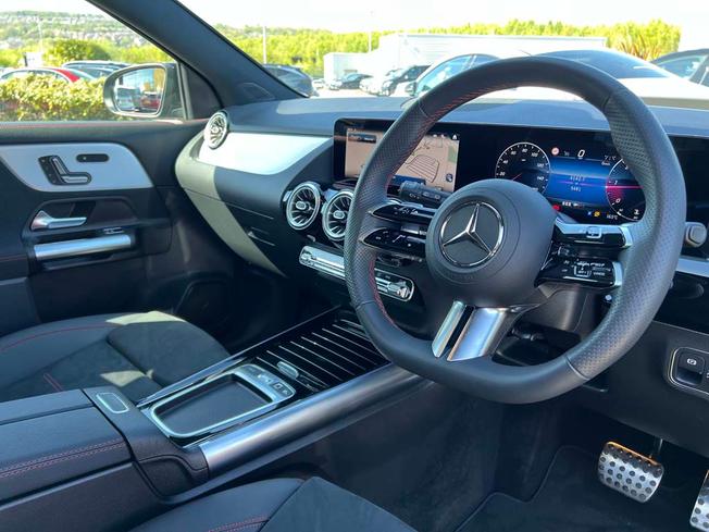 MERCEDES-BENZ GLA Photo 20