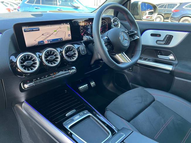 MERCEDES-BENZ GLA Photo 3