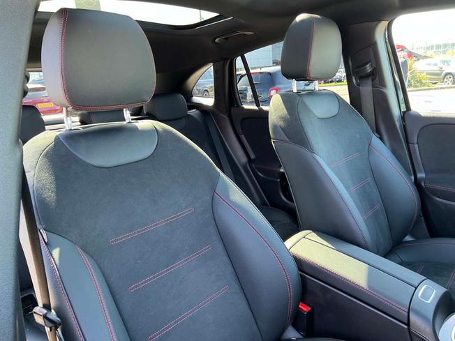 MERCEDES-BENZ GLA Photo 39