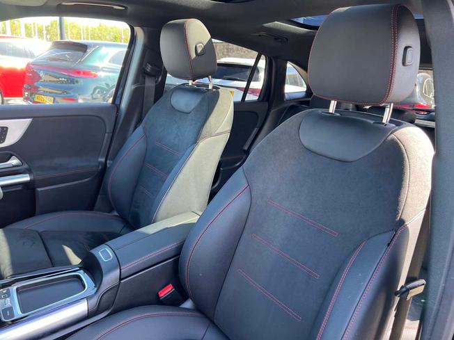 MERCEDES-BENZ GLA Photo 42