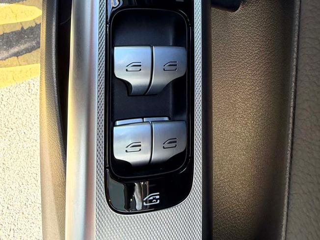 Mercedes-Benz GLC Photo 24