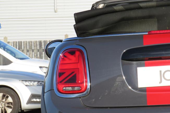 MINI Convertible Photo 11