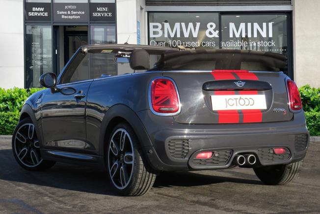 MINI Convertible Photo 2