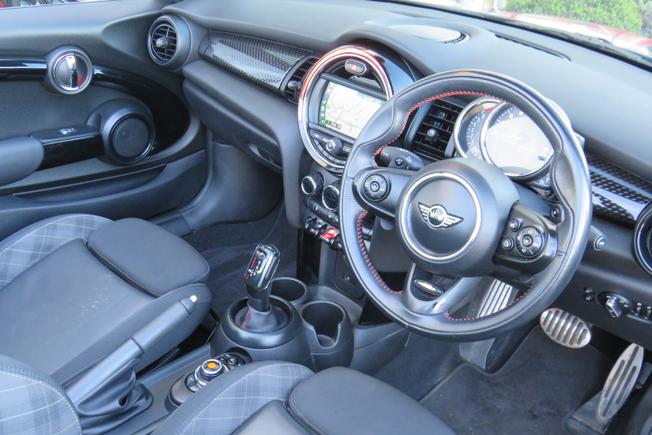 MINI Convertible Photo 24