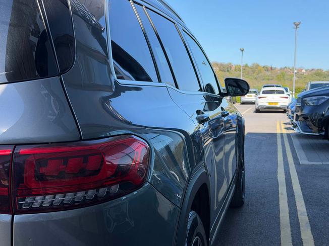 MERCEDES-BENZ GLB Photo 17