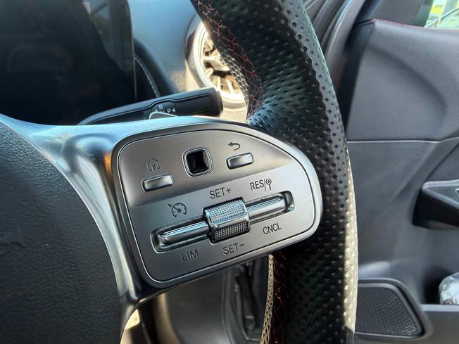 MERCEDES-BENZ GLB Photo 28