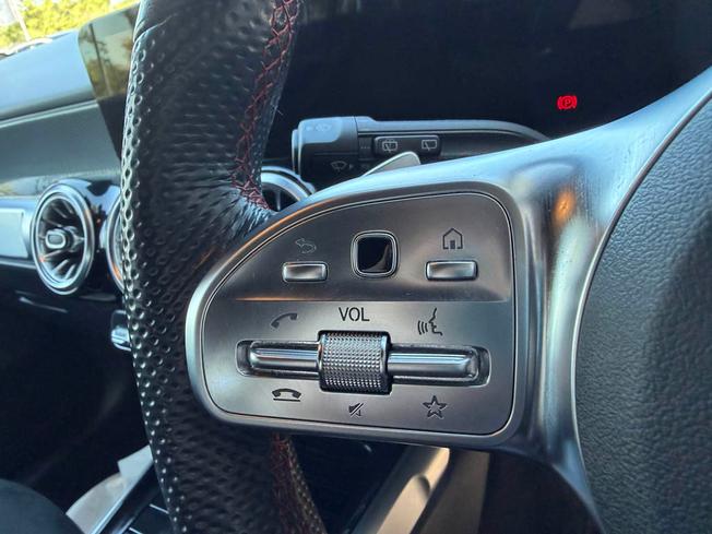 MERCEDES-BENZ GLB Photo 31