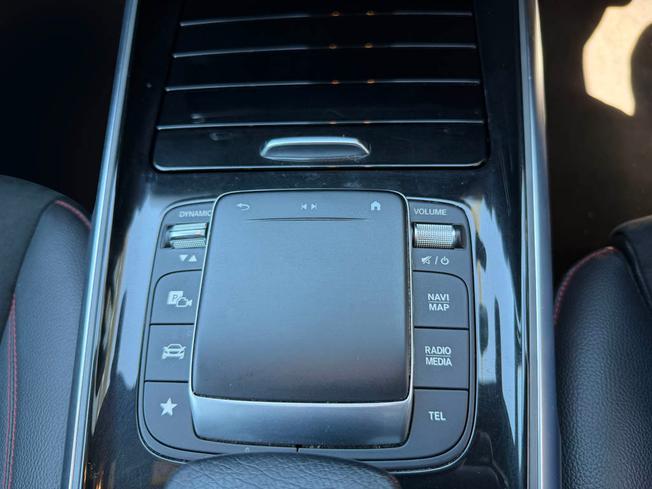 MERCEDES-BENZ GLB Photo 32