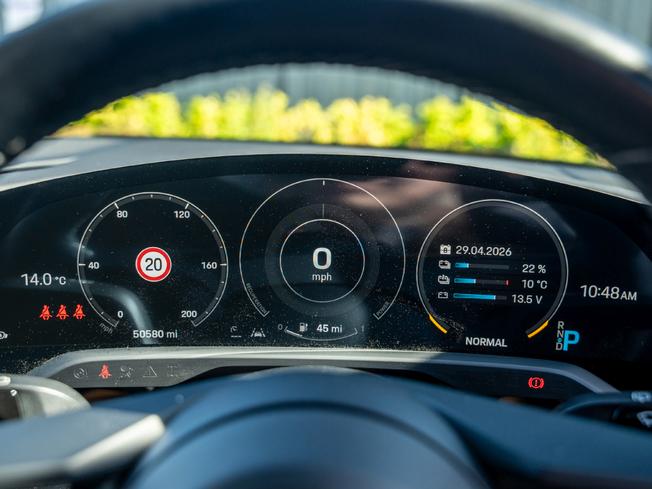 PORSCHE Taycan Photo 13