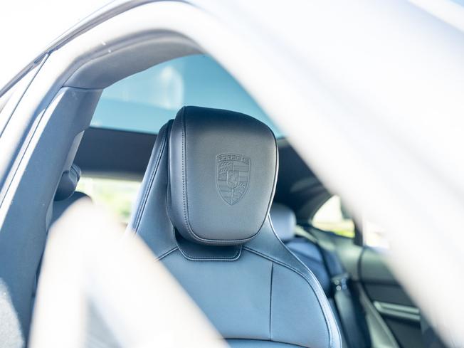 PORSCHE Taycan Photo 20