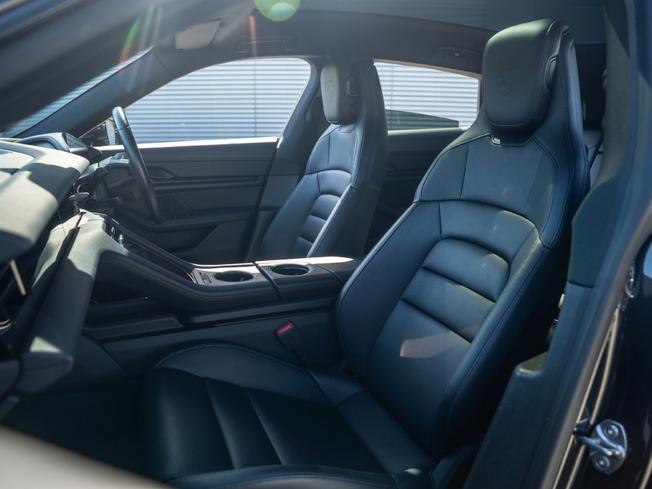 PORSCHE Taycan Photo 29