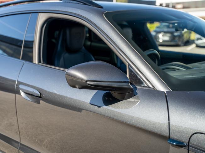 PORSCHE Taycan Photo 30