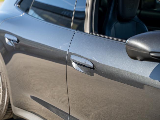 PORSCHE Taycan Photo 31