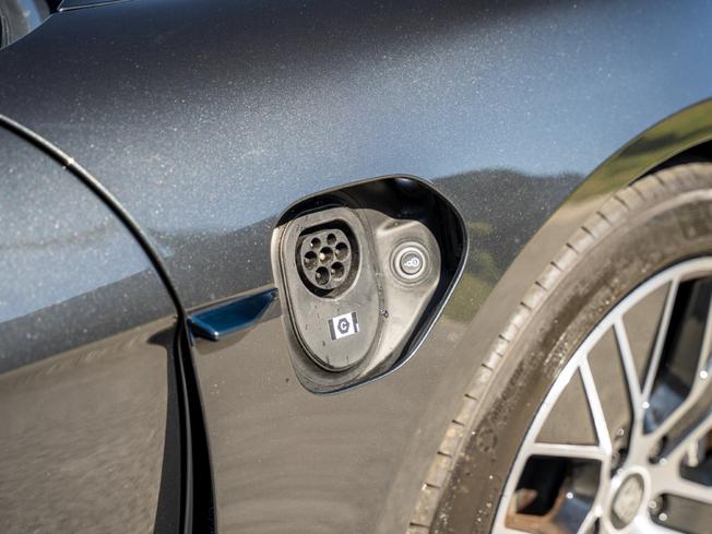 PORSCHE Taycan Photo 33