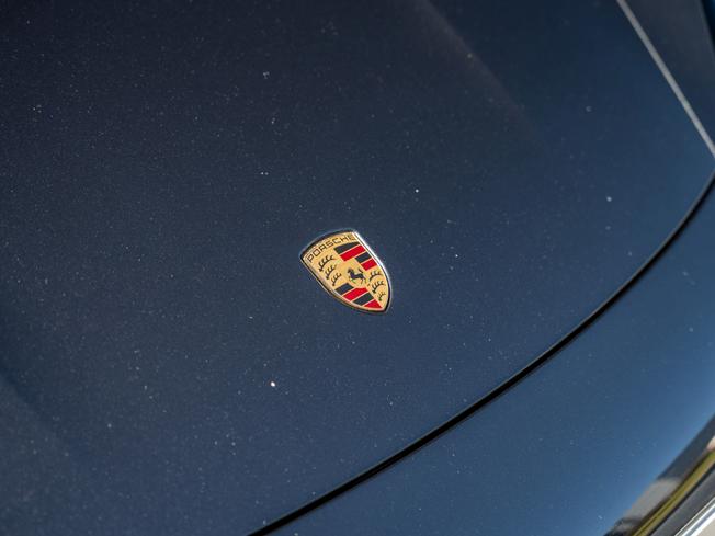 PORSCHE Taycan Photo 34