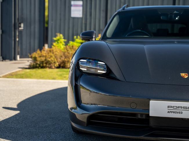 PORSCHE Taycan Photo 39