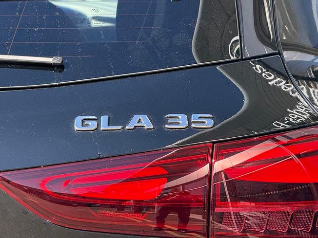 MERCEDES-BENZ GLA Photo 18