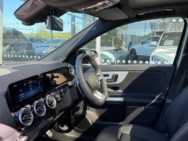 MERCEDES-BENZ GLA Photo 3