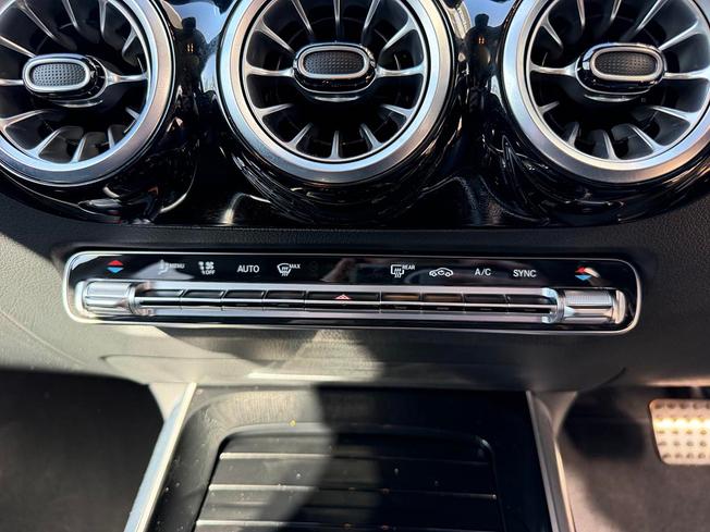 MERCEDES-BENZ GLA Photo 34