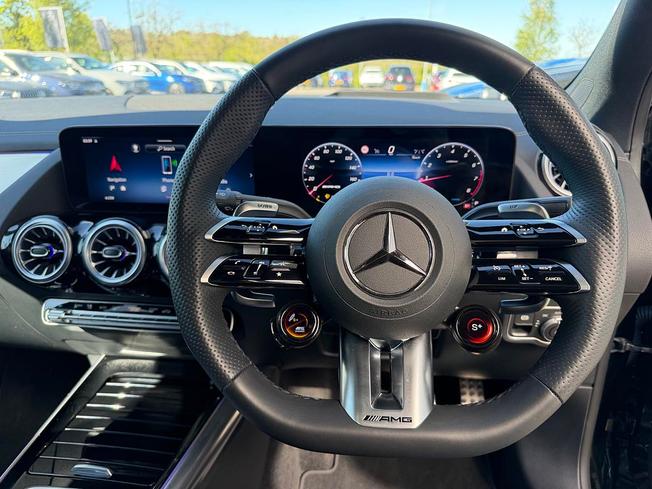 MERCEDES-BENZ GLA Photo 4
