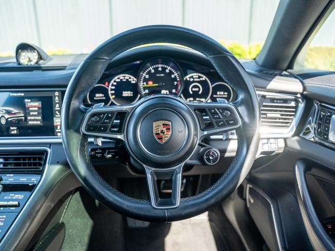 PORSCHE Panamera Photo 11