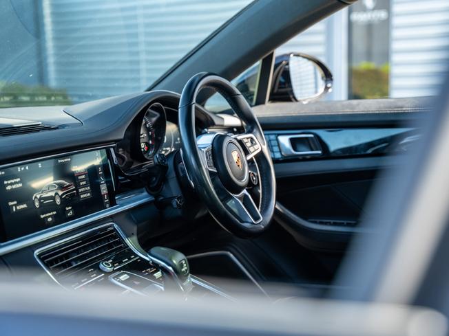 PORSCHE Panamera Photo 12