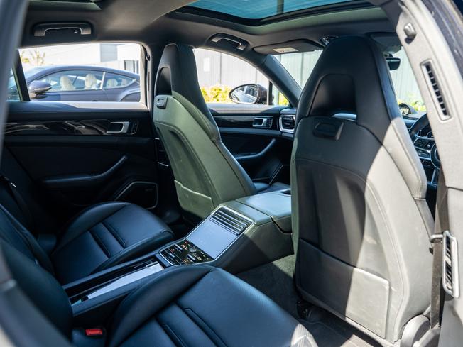 PORSCHE Panamera Photo 14