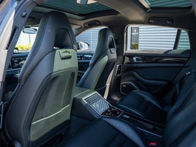 PORSCHE Panamera Photo 16