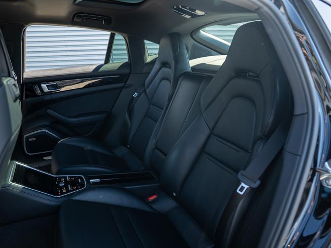 PORSCHE Panamera Photo 17