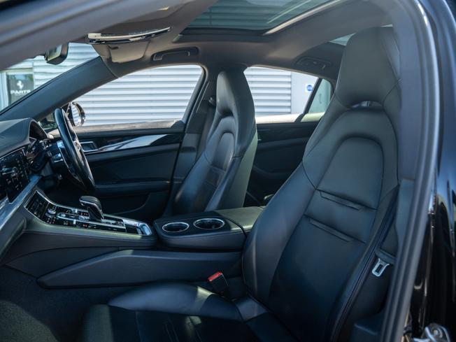 PORSCHE Panamera Photo 18
