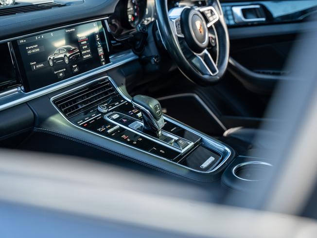 PORSCHE Panamera Photo 22