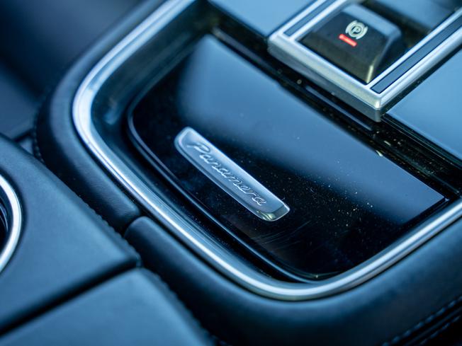 PORSCHE Panamera Photo 25
