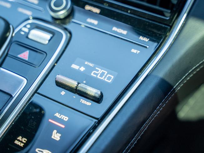 PORSCHE Panamera Photo 27