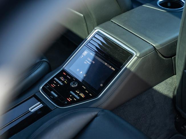 PORSCHE Panamera Photo 28